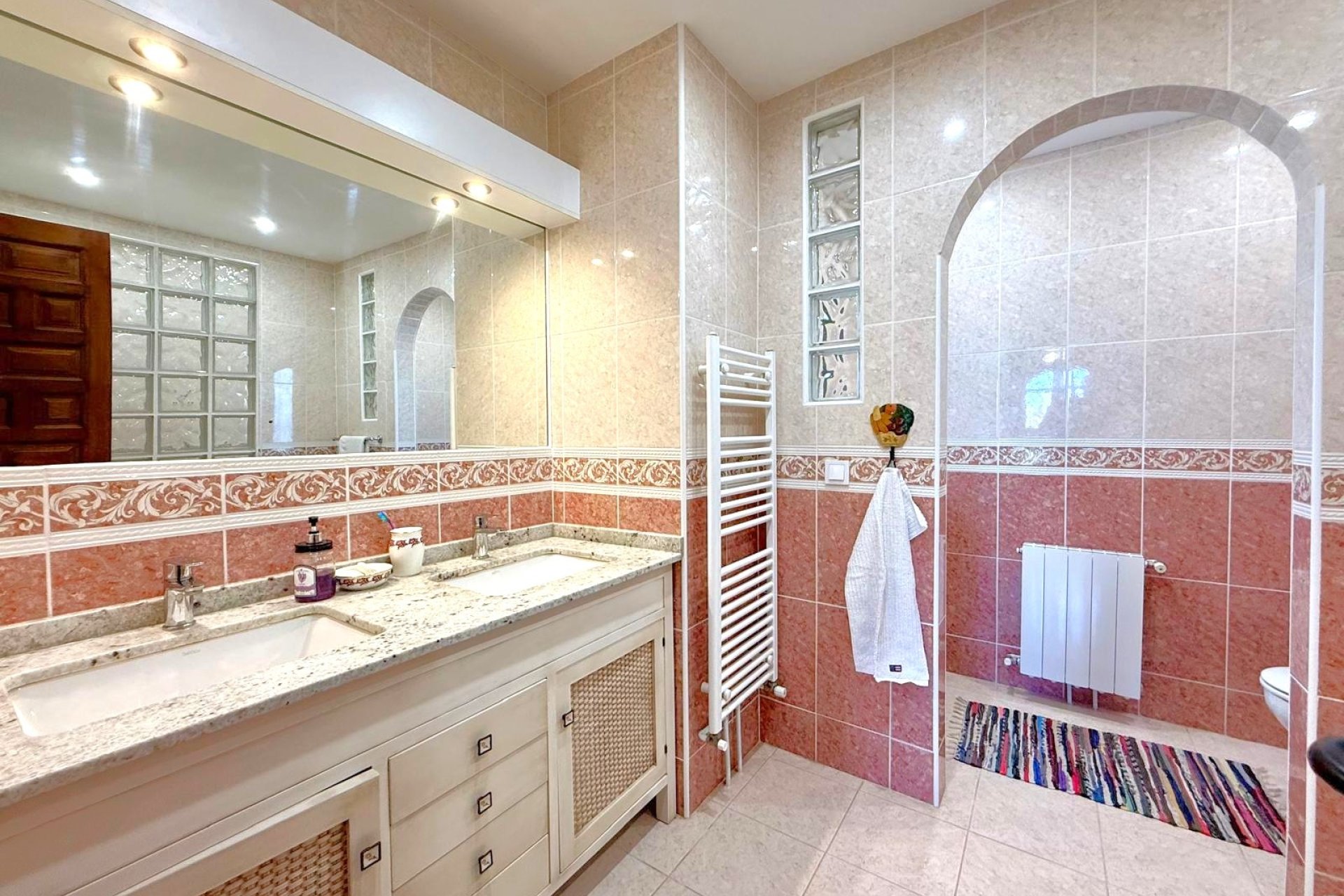 Wiederverkauf - Villa -
Villamartín - Villamartin