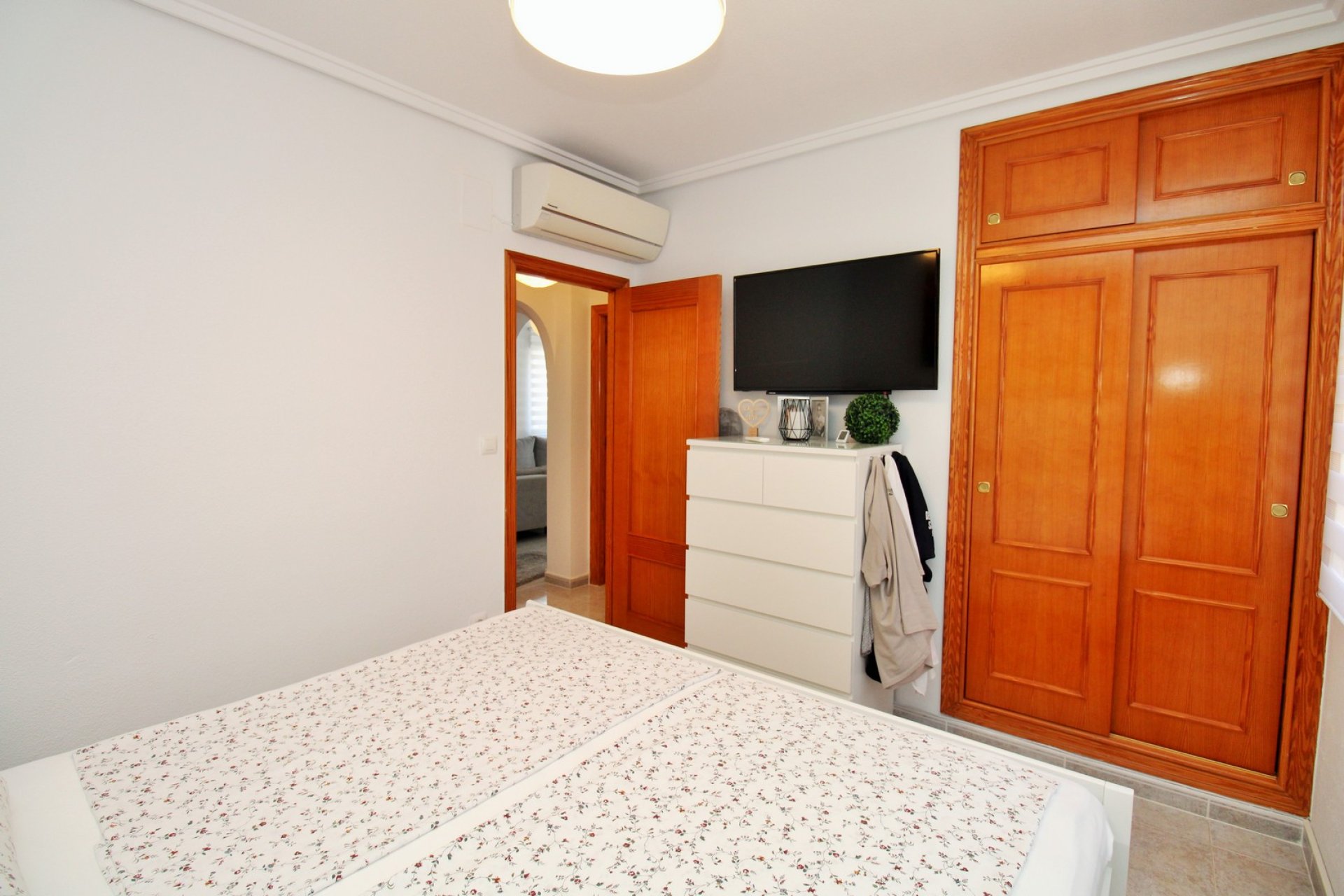 Wiederverkauf - Villa -
Villamartín - Villamartin