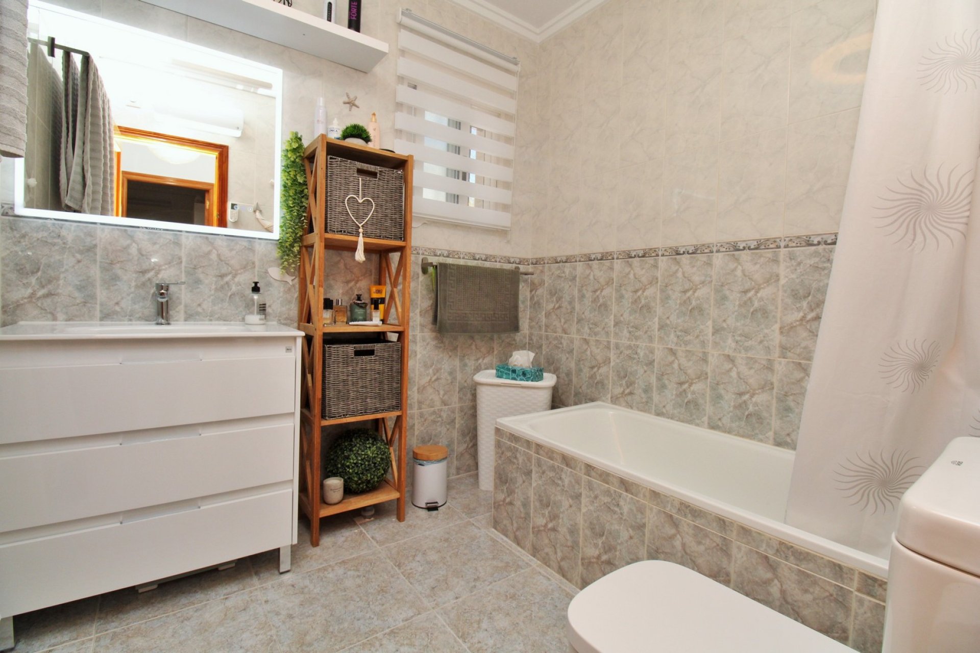 Wiederverkauf - Villa -
Villamartín - Villamartin