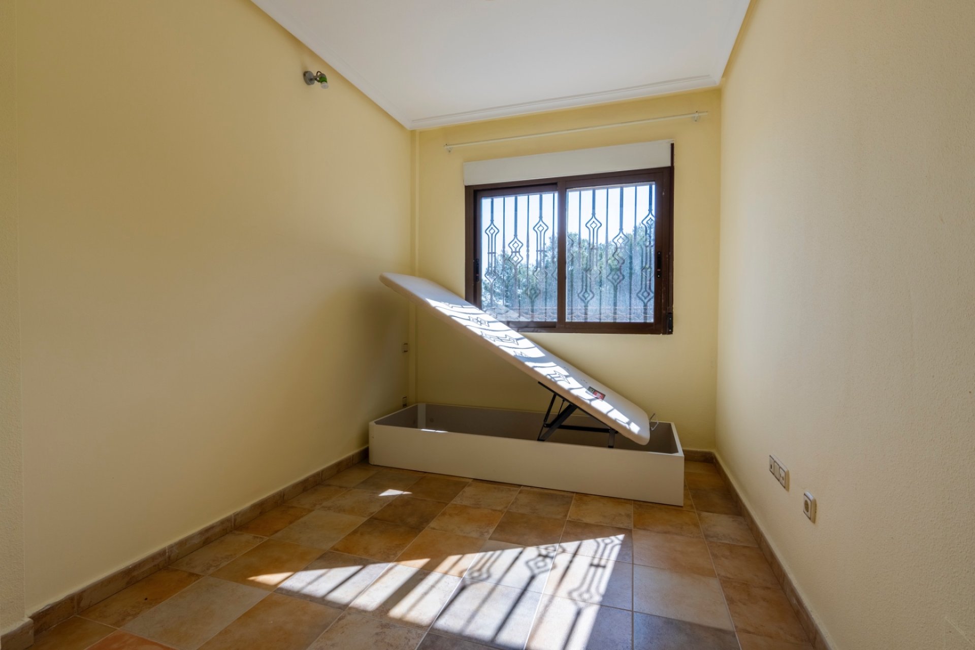 Wiederverkauf - Villa -
Villamartín - Villamartin