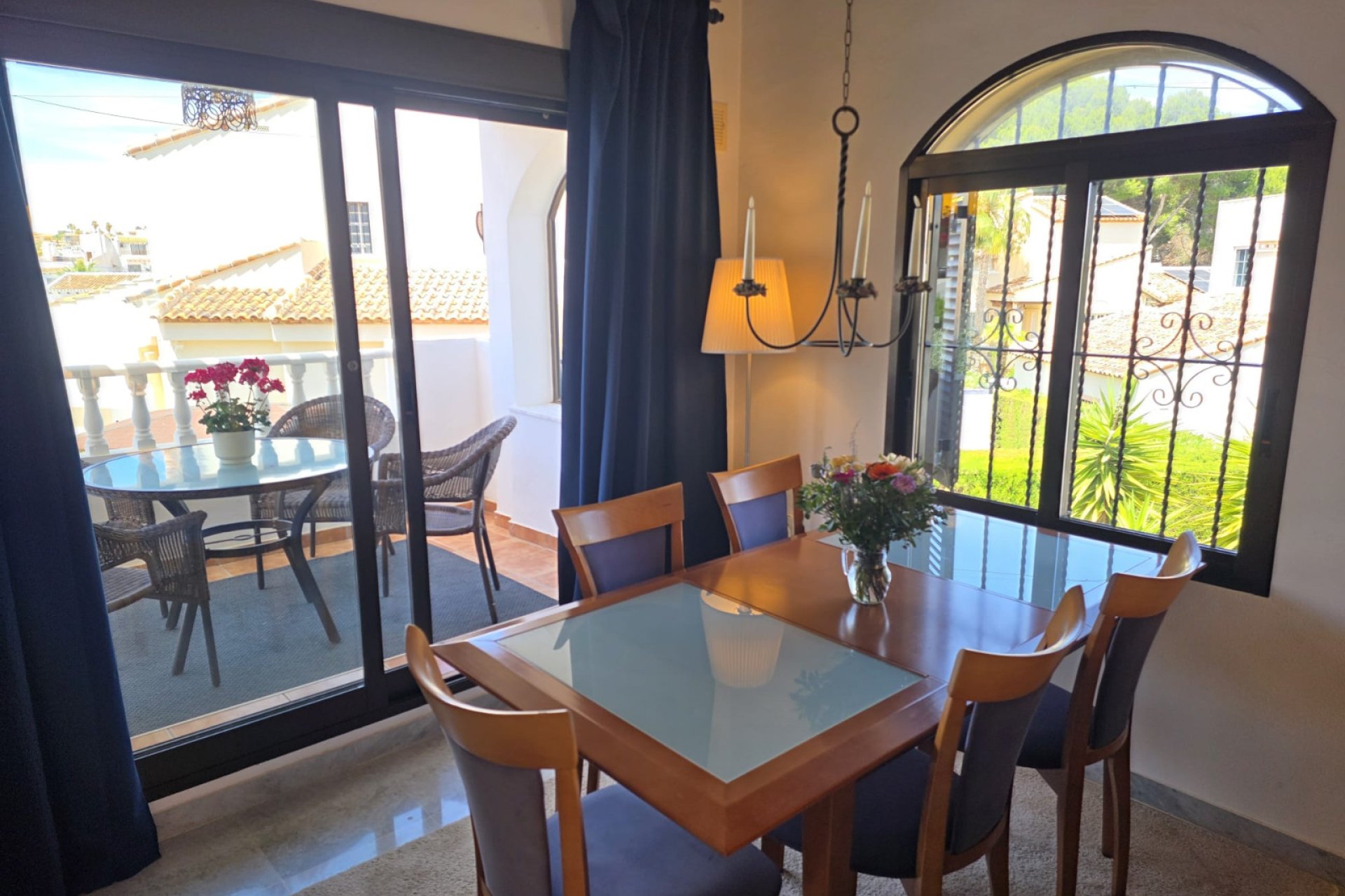 Wiederverkauf - Villa -
Villamartín - Villamartin