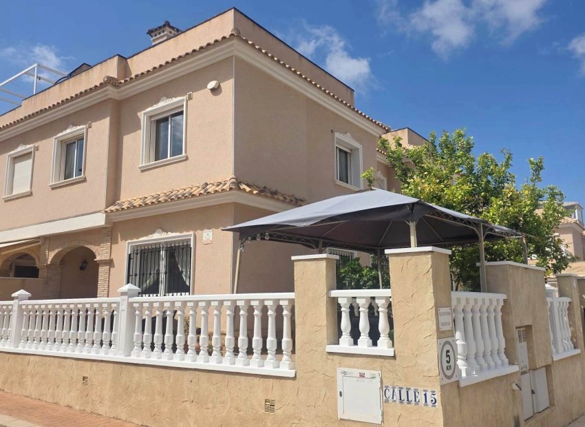 Wiederverkauf - Villa -
Villamartín - Villamartin