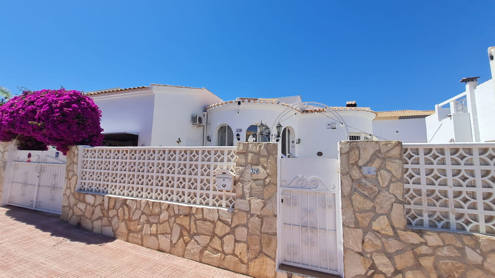 IS-89186: Villa for sale in Orihuela Costa