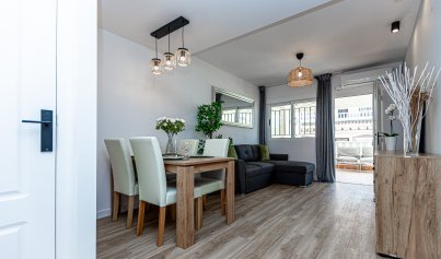 Wiederverkauf - Stadthaus -
Los Altos