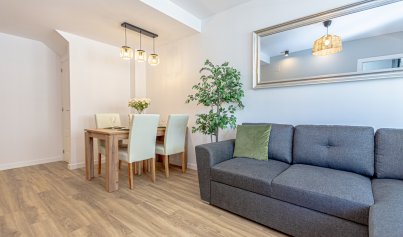 Wiederverkauf - Stadthaus -
Los Altos