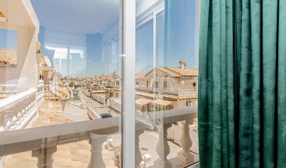 Wiederverkauf - Stadthaus -
Los Altos