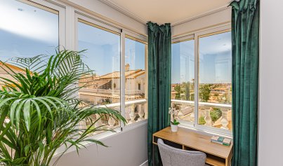 Wiederverkauf - Stadthaus -
Los Altos