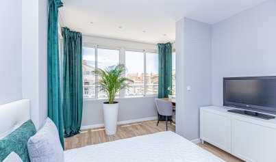 Wiederverkauf - Stadthaus -
Los Altos