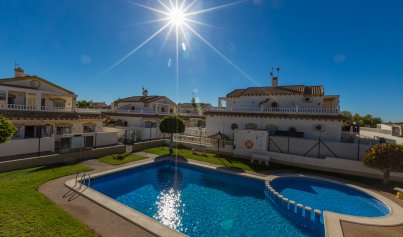 Wiederverkauf - Stadthaus -
Los Altos