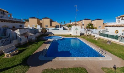 Wiederverkauf - Stadthaus -
Los Altos