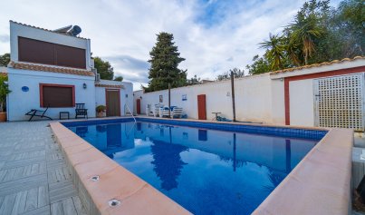 Resale - Villa -
Lomas de Cabo Roig