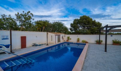 Resale - Villa -
Lomas de Cabo Roig