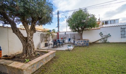 Resale - Villa -
Lomas de Cabo Roig