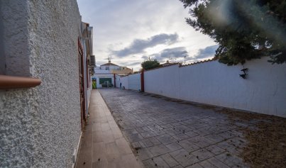 Resale - Villa -
Lomas de Cabo Roig