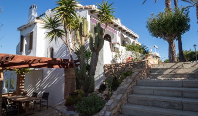 Resale - Villa -
Villamartin - Fortuna