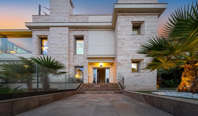 Herverkoop - Villa -
La Zenia - Beachside