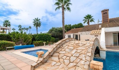 Resale - Villa -
Orihuela Costa - Villamartin
