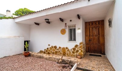 Resale - Villa -
Orihuela Costa - Villamartin