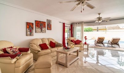 Resale - Villa -
Orihuela Costa - Villamartin
