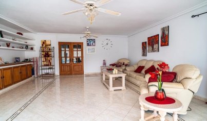 Resale - Villa -
Orihuela Costa - Villamartin