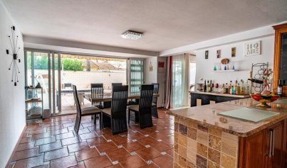 Resale - Villa -
Orihuela Costa - Villamartin