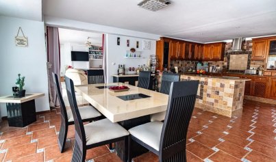 Resale - Villa -
Orihuela Costa - Villamartin