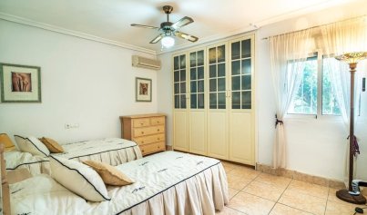 Resale - Villa -
Orihuela Costa - Villamartin