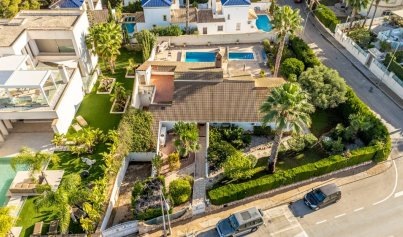 Resale - Villa -
Orihuela Costa - Villamartin