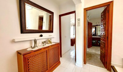 Wiederverkauf - Villa -
Villamartín - Villamartin