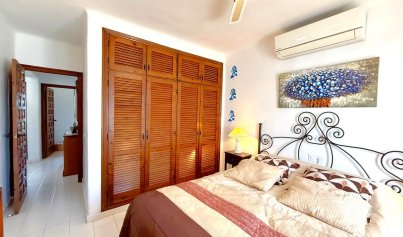 Wiederverkauf - Villa -
Villamartín - Villamartin