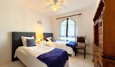 Wiederverkauf - Villa -
Villamartín - Villamartin