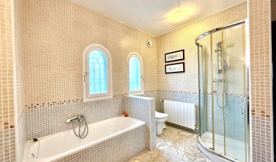 Wiederverkauf - Villa -
Villamartín - Villamartin