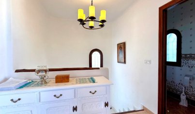 Wiederverkauf - Villa -
Villamartín - Villamartin