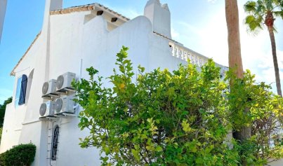 Wiederverkauf - Villa -
Villamartín - Villamartin