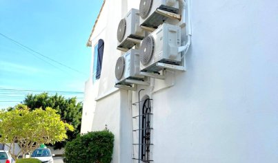 Wiederverkauf - Villa -
Villamartín - Villamartin