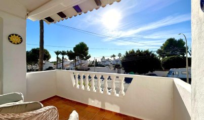 Wiederverkauf - Villa -
Villamartín - Villamartin