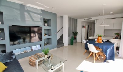 Återförsäljning - Villa -
Villamartín - Villamartin