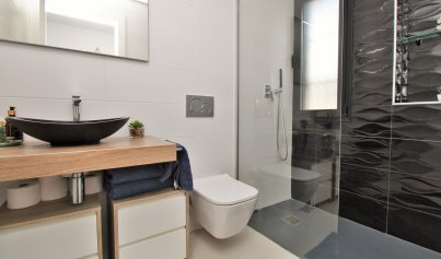 Återförsäljning - Villa -
Villamartín - Villamartin