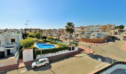 Återförsäljning - Villa -
Villamartín - Villamartin