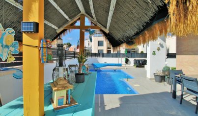 Återförsäljning - Villa -
Villamartín - Villamartin