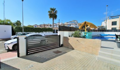 Återförsäljning - Villa -
Villamartín - Villamartin