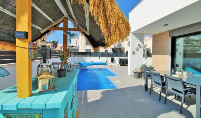 Återförsäljning - Villa -
Villamartín - Villamartin