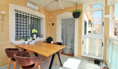 Wiederverkauf - Villa -
Villamartín - Villamartin