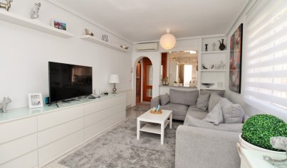 Wiederverkauf - Villa -
Villamartín - Villamartin