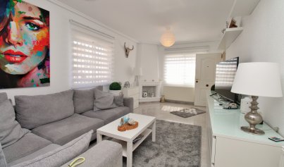 Wiederverkauf - Villa -
Villamartín - Villamartin