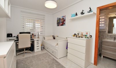 Wiederverkauf - Villa -
Villamartín - Villamartin