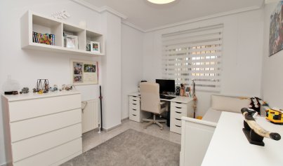 Wiederverkauf - Villa -
Villamartín - Villamartin