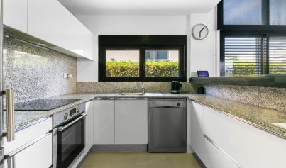 Resale - Villa -
Villamartín - Los Dolses