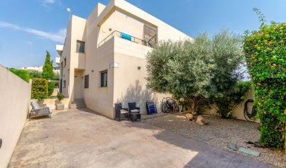 Resale - Villa -
Villamartín - Los Dolses