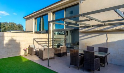 Resale - Villa -
Villamartín - Los Dolses